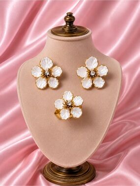 White Floral Gold Ring&Earrings Set